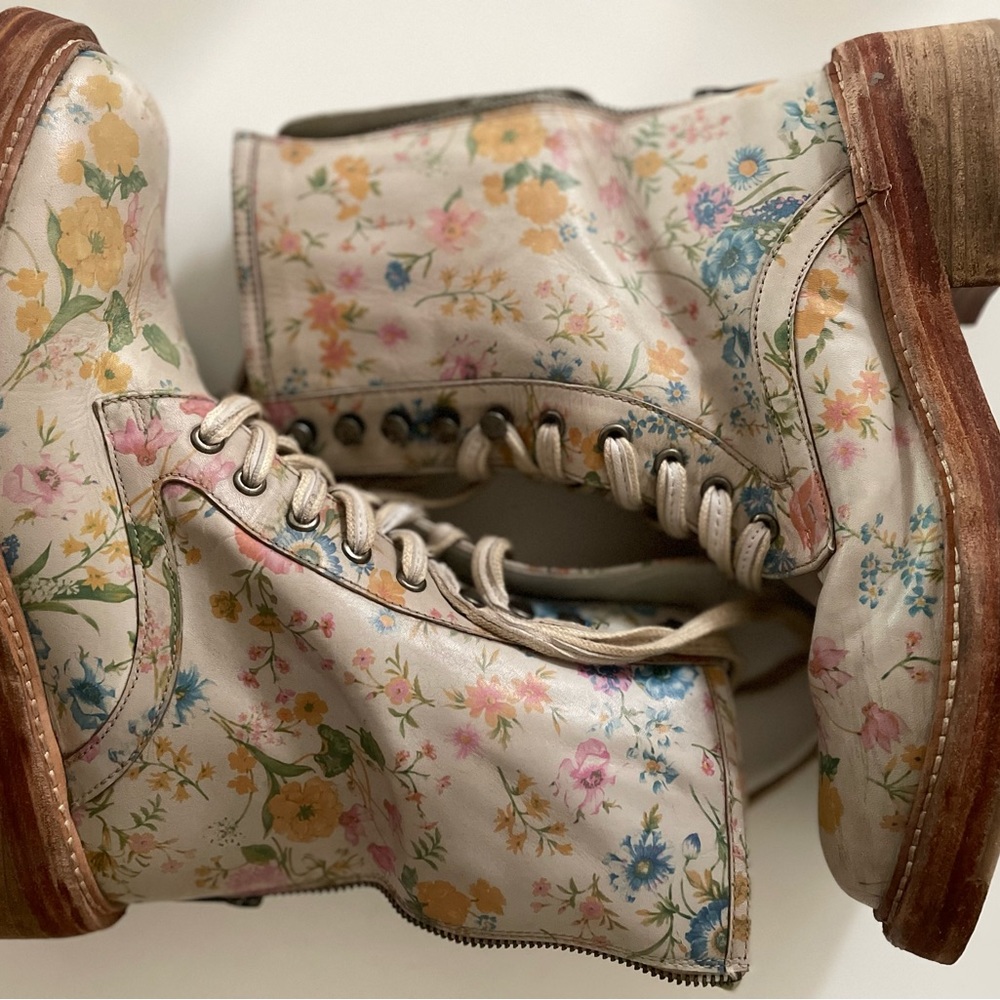 Free People
Santa Fe Bootie. Size 39.